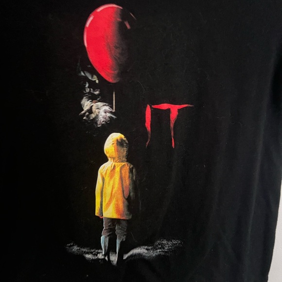 IT PENNYWISE BALLOON STEPHEN KING CROP HALLOWEEN TEE - Picture 2 of 5